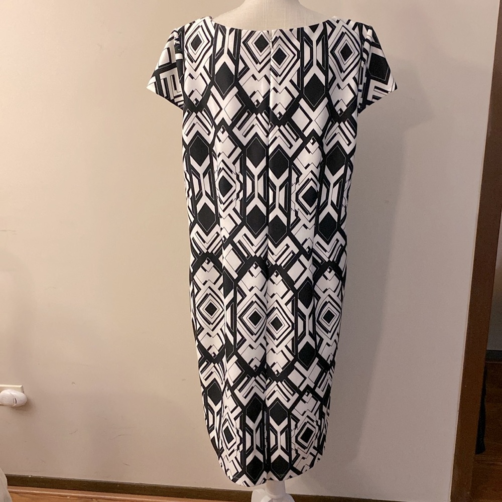 RM LL women’s black and white Geometric Diamond print cap sleeve shift dress - Picture 3 of 11